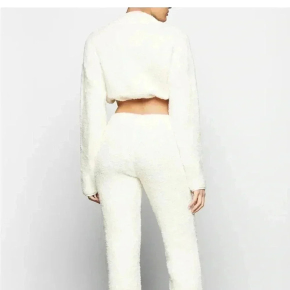 SKIMS cozy knit cropped quarter zip SMALL/MEDIUM - Picture 3 of 7